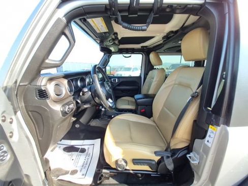 Used 2018 Jeep Wrangler Rubicon AWD/4WD image 9