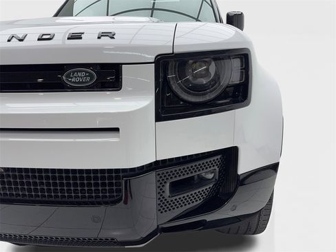 Used 2024 Land Rover Defender 130 X-Dynamic SE image 5