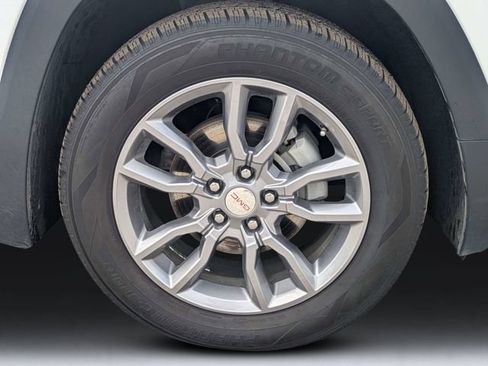 Used 2024 GMC Terrain SLT AWD/4WD image 11