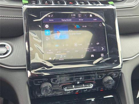 New 2025 Jeep Grand Cherokee Altitude image 28