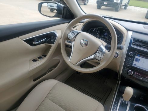 Used 2014 Nissan Altima 2.5 SV w/ Convenience Package image 17