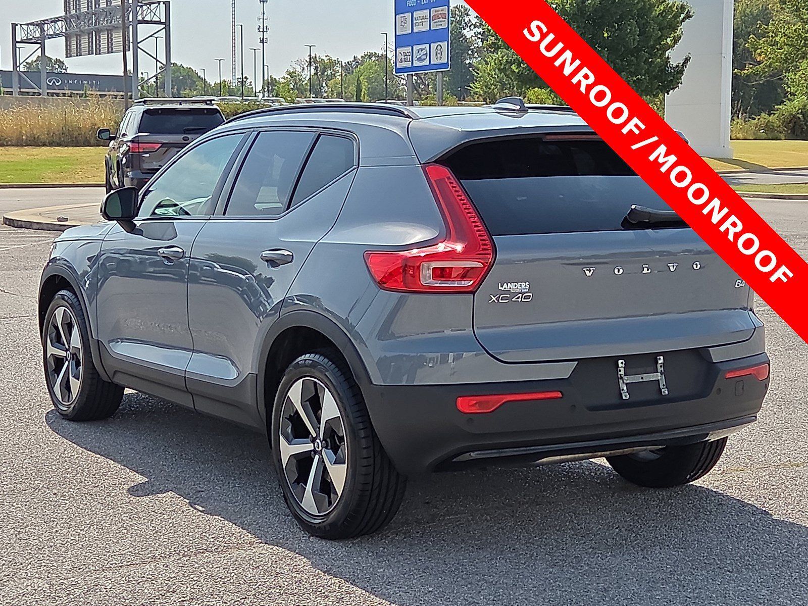 Used 2023 Volvo XC40 B4 Ultimate FWD image 4