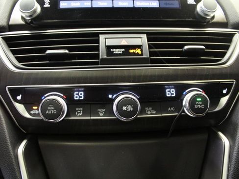 Used 2018 Honda Accord EX image 17