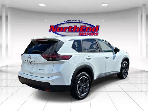 Used 2024 Nissan Rogue SV AWD/4WD image 7
