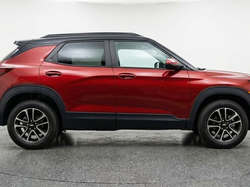 Used 2025 Chevrolet TrailBlazer LT FWD image 11