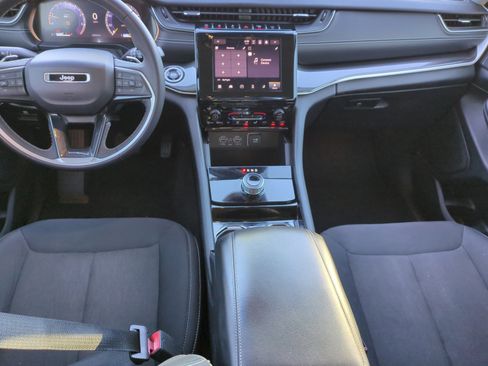 Certified 2023 Jeep Grand Cherokee Laredo image 20