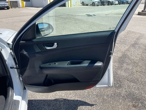 Used 2017 Kia Optima LX FWD image 17