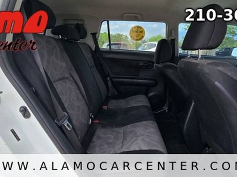 Used 2014 Scion xB FWD image 20