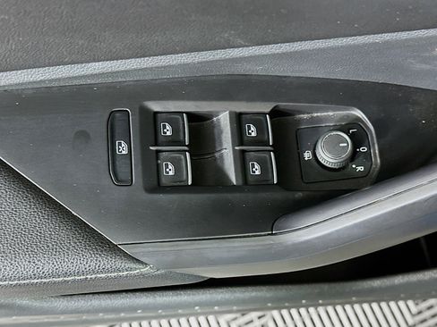 Used 2025 Volkswagen Jetta Sport FWD image 15