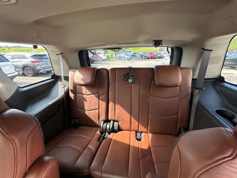 Used 2016 Cadillac Escalade Premium AWD/4WD image 7