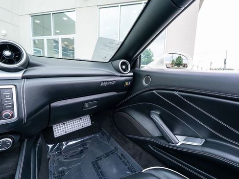 Used 2015 Ferrari California T RWD image 43