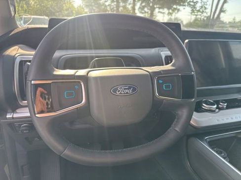 Used 2025 Ford Expedition Active AWD/4WD image 22