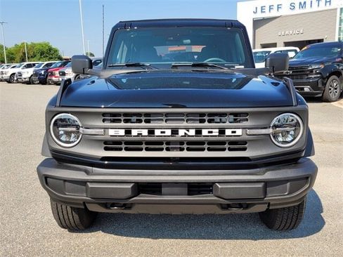New 2025 Ford Bronco 4-Door image 2