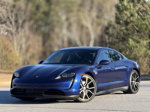 Used 2022 Porsche Taycan image 7