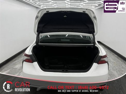 Used 2023 Toyota Camry SE image 5