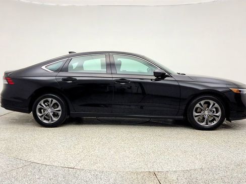 Used 2023 Honda Accord EX image 4