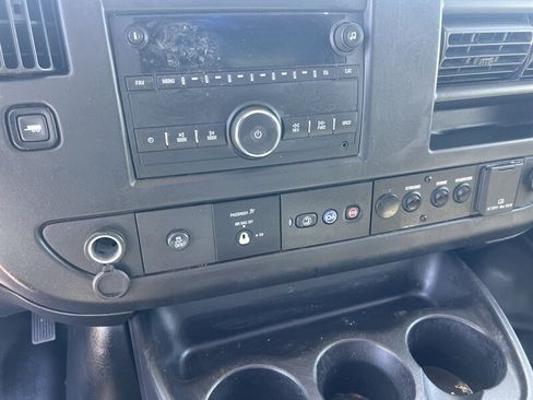 Used 2018 Chevrolet Express 2500 w/ Driver Convenience Package RWD image 21
