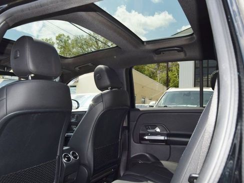 Used 2022 Mercedes-Benz GLB 250 4MATIC w/ Premium Package Lite image 34