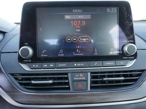 Used 2024 Nissan Altima 2.5 SV FWD image 17