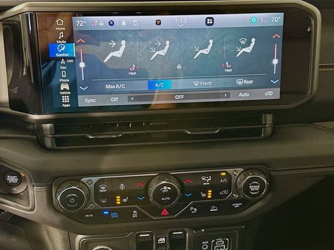 Used 2024 Jeep Wrangler Unlimited Sahara w/ Technology Group image 16