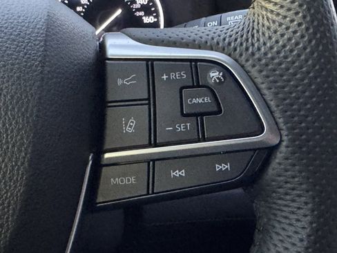 Used 2024 Toyota Sienna Limited image 9