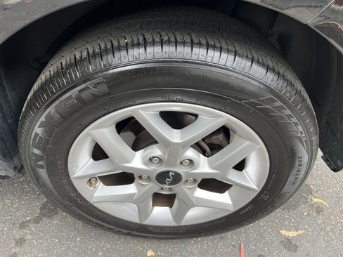 Used 2025 Kia Soul LX w/ LX Technology Package image 28