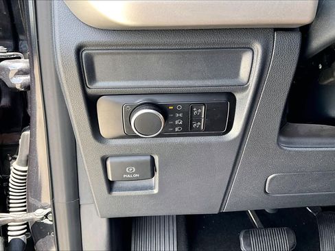 Used 2024 Ford Expedition XLT image 33