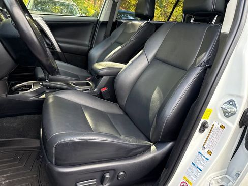 Used 2017 Toyota RAV4 Limited image 3