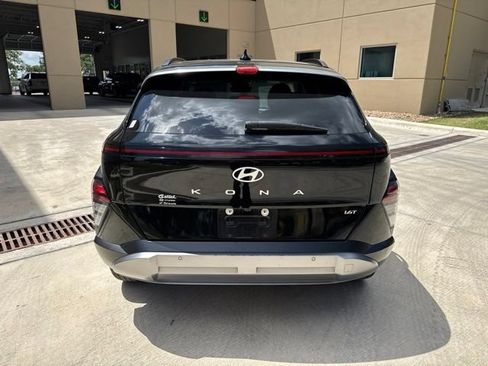 Used 2024 Hyundai Kona Limited FWD image 3
