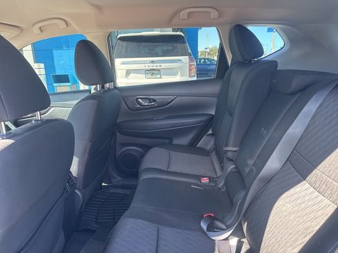 Used 2018 Nissan Rogue S image 9