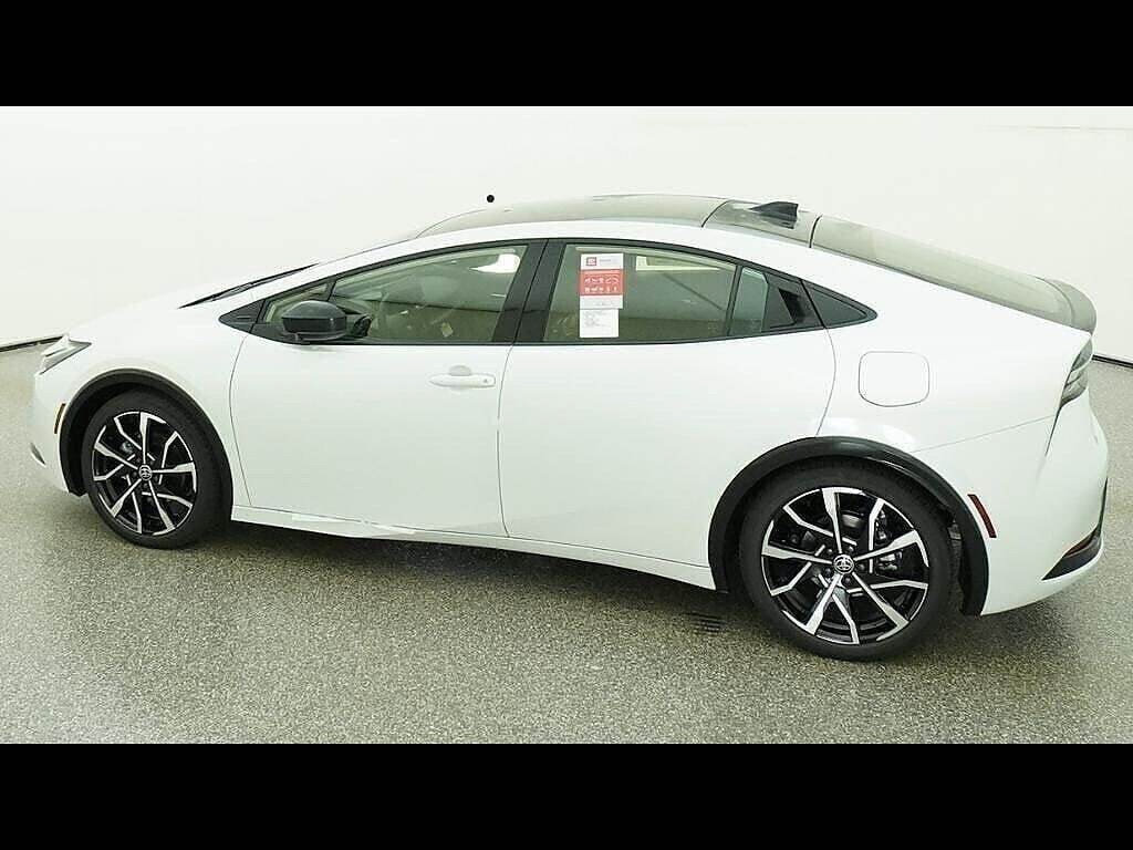 New 2026 Toyota Prius Plug-In Hybrid FWD image 99