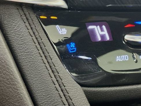 Used 2022 Cadillac XT6 Premium Luxury AWD/4WD image 27