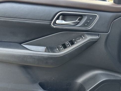 Used 2021 Nissan Rogue Platinum image 25