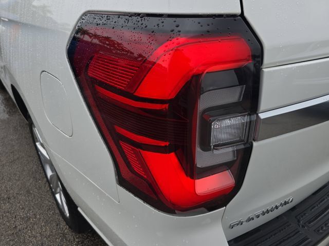 Used 2024 Ford Expedition Platinum AWD/4WD image 5