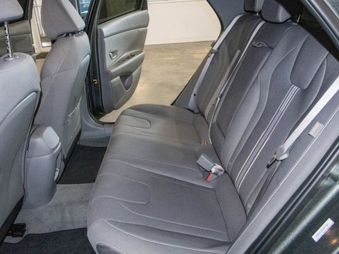 Used 2025 Hyundai Elantra SEL FWD image 15