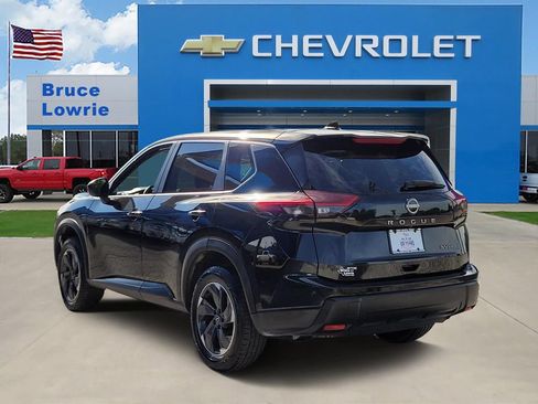 Used 2024 Nissan Rogue SV AWD/4WD image 4
