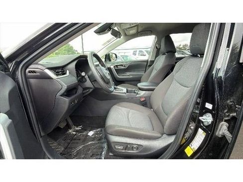 Certified 2025 Toyota RAV4 XLE FWD image 16