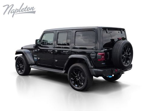 Used 2022 Jeep Wrangler Unlimited Sahara w/ Cold Weather Group AWD/4WD image 3