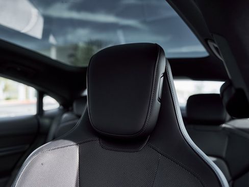 Used 2021 Porsche Taycan 4S image 45