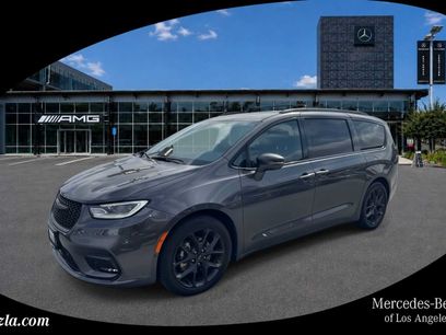 Used 2021 Chrysler Pacifica Touring-L w/ Uconnect Theater Family Group