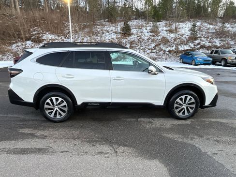Used 2021 Subaru Outback Premium image 6