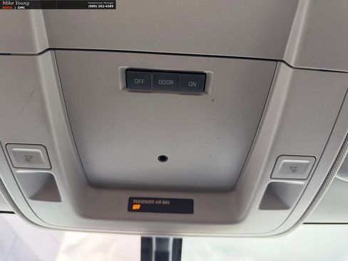 Used 2018 Chevrolet Silverado 1500 Custom w/ Custom Value Package image 27