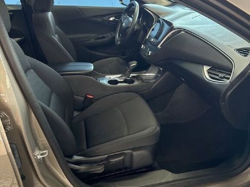 Used 2025 Chevrolet Malibu LT FWD image 7