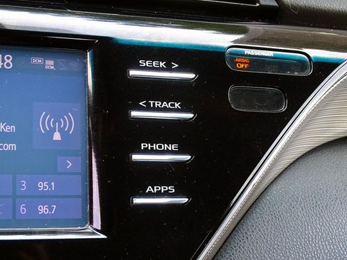 Used 2020 Toyota Camry SE FWD image 27