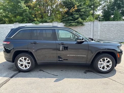 Used 2023 Jeep Grand Cherokee Limited w/ Luxury Tech Group II AWD/4WD image 7