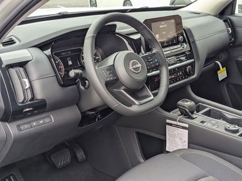 New 2025 Nissan Pathfinder SV image 3