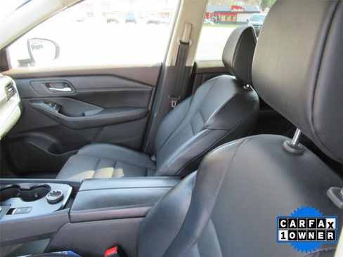 Used 2022 Nissan Rogue SV w/ SV Premium Package image 12