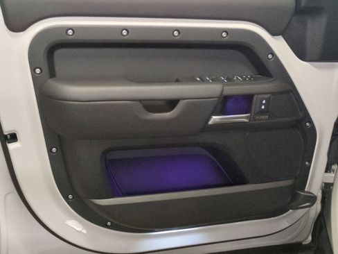 New 2026 Land Rover Defender 110 X-Dynamic SE image 11