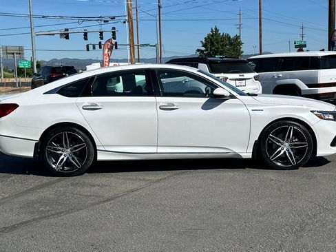 Used 2022 Honda Accord Touring image 3