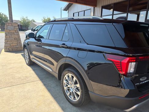 Used 2025 Ford Explorer Platinum AWD/4WD image 21